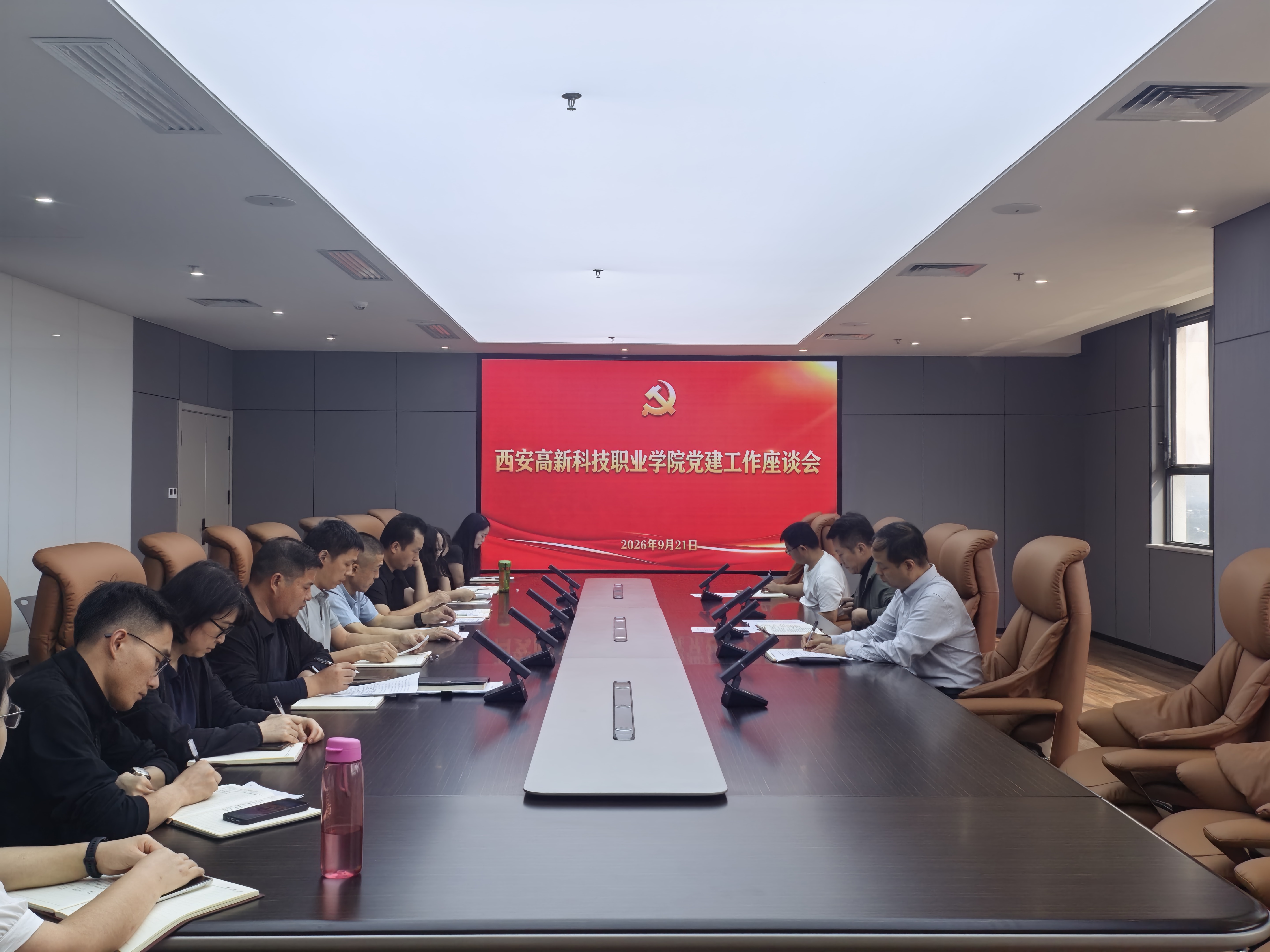 学院党委书记周晓辉走访调研学生管理、教育教学和党建工作